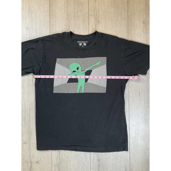 Riot Society Alien Dabbing UFO Black Graphic T-Shirt Size XL EUC FREE SHIPPING! - Picture 5 of 10